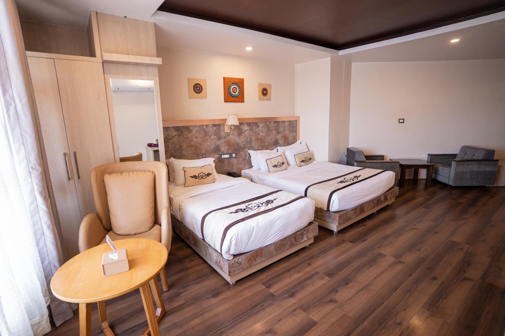 Lavie And Hotel