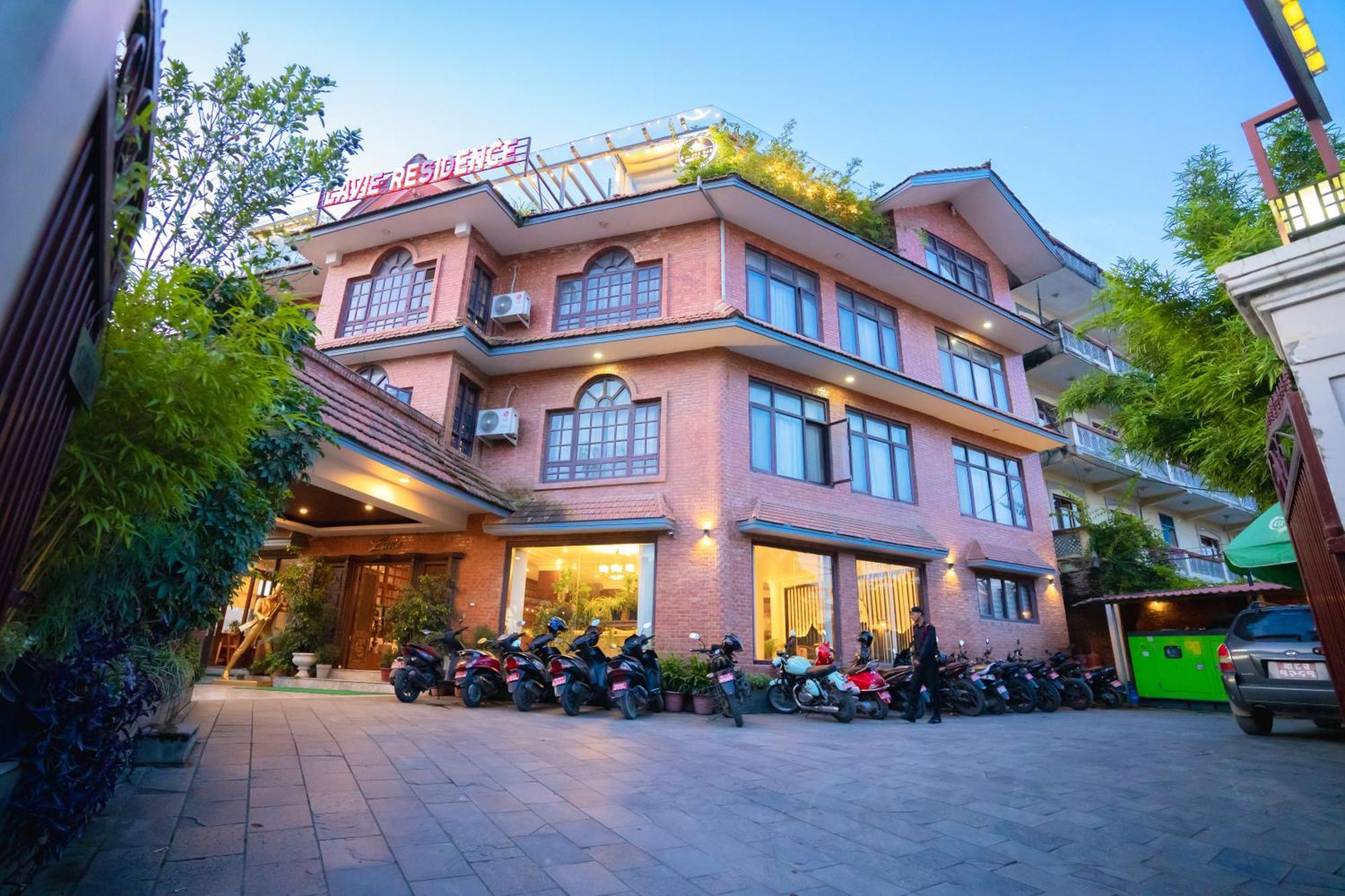 Hotel Lavie And